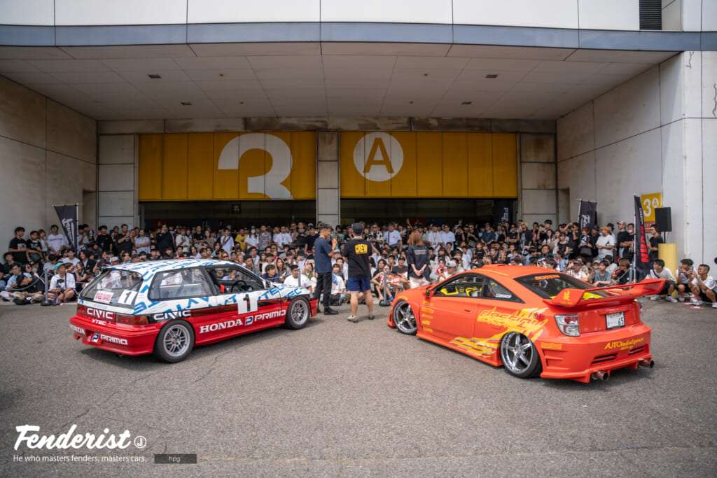 Custom car battle BURN held at FENDERIST