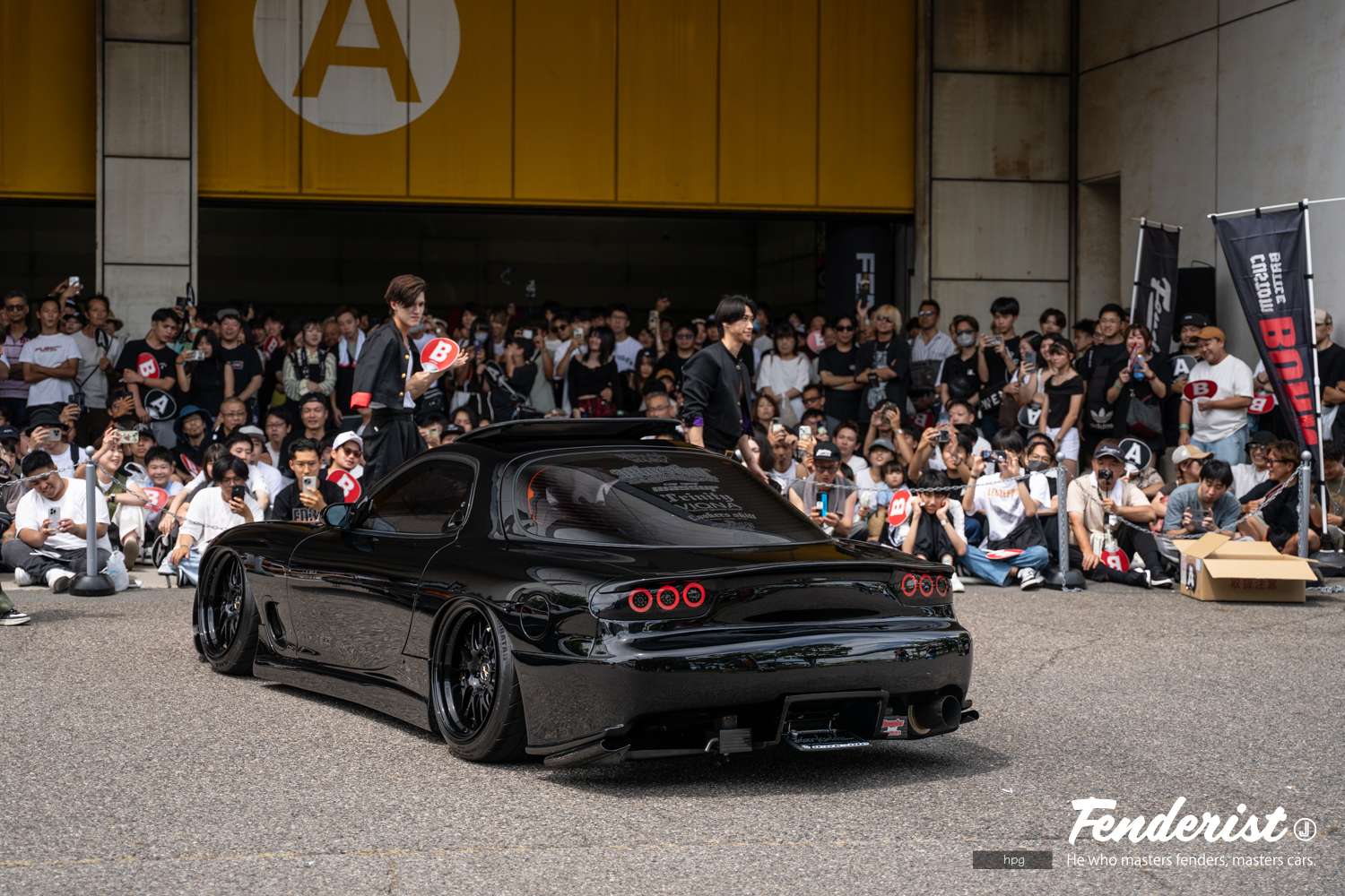 Custom car battle BURN held at FENDERIST
