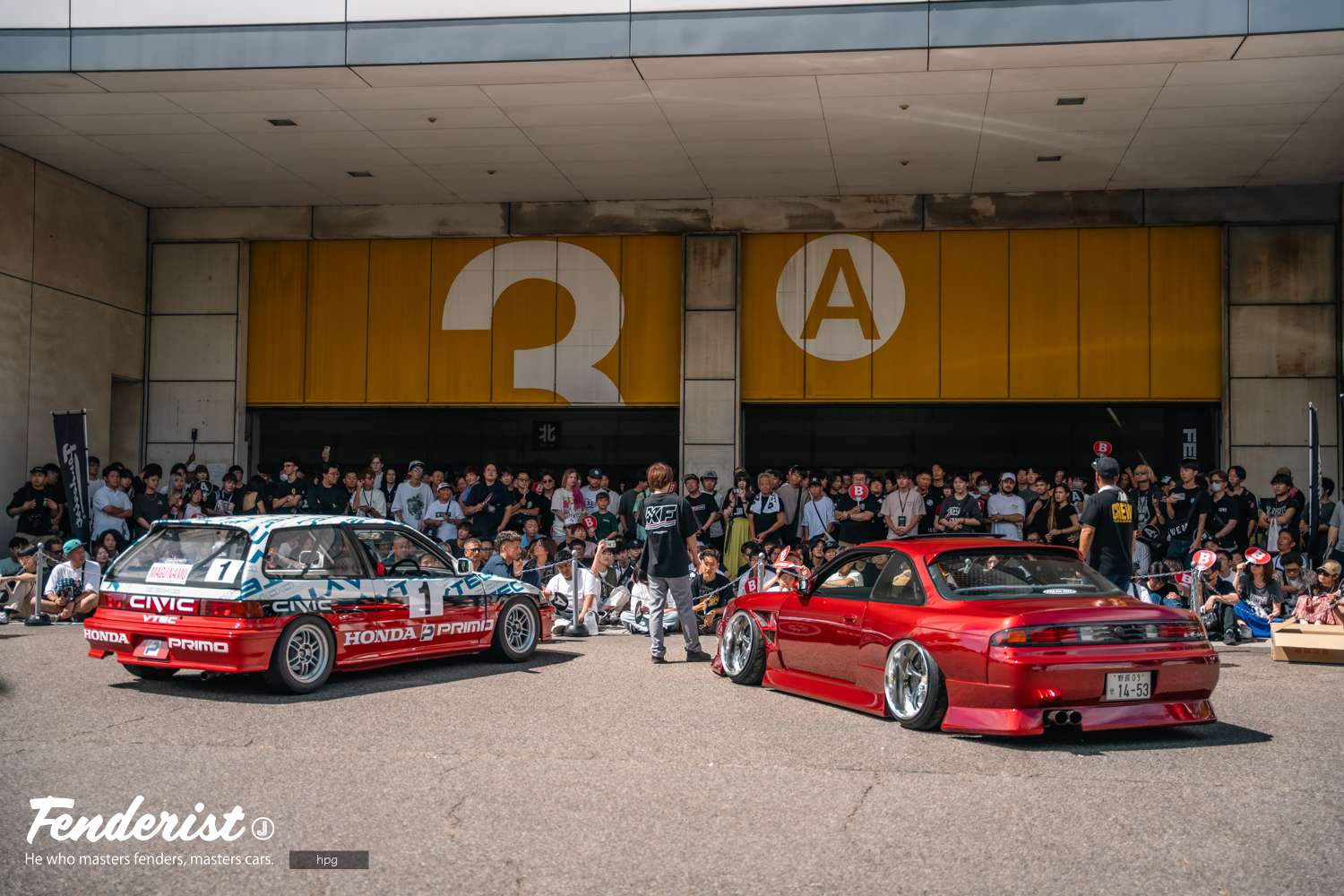 Custom car battle BURN held at FENDERIST