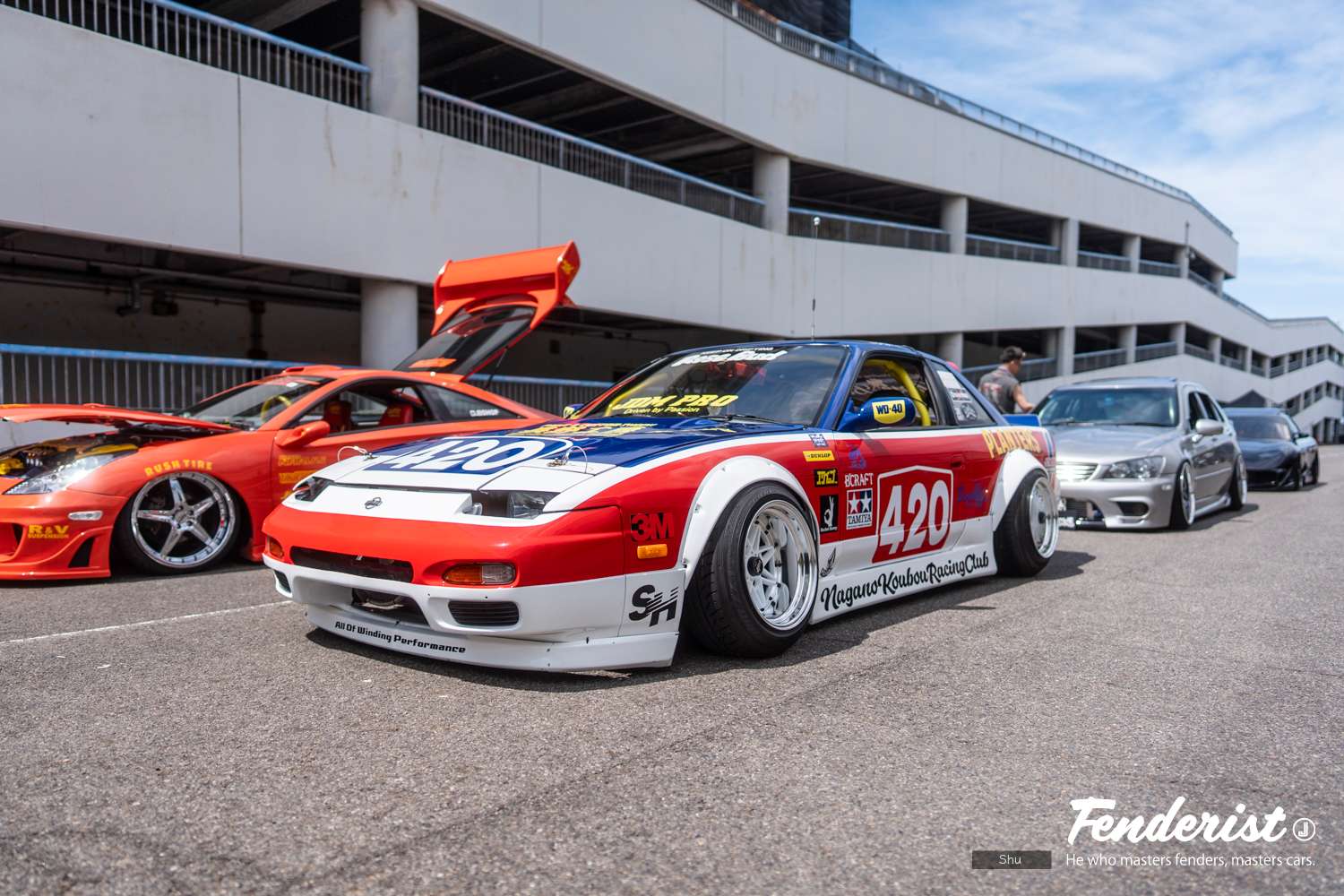 Custom car battle BURN held at FENDERIST