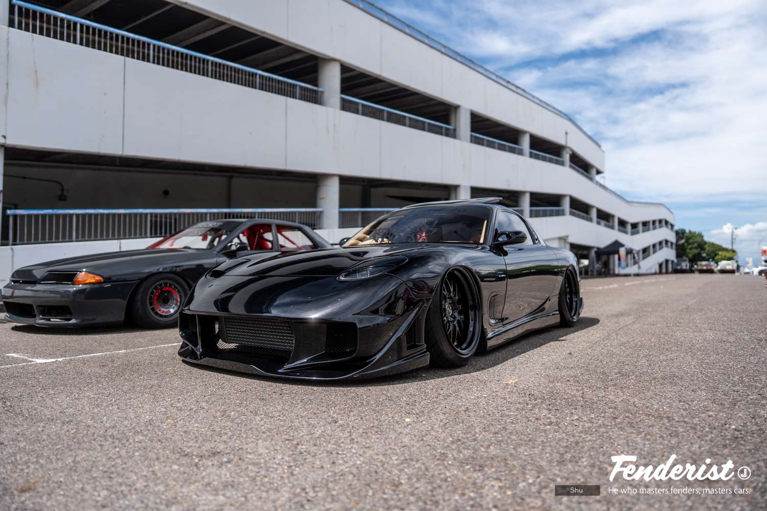 Custom car battle BURN held at FENDERIST