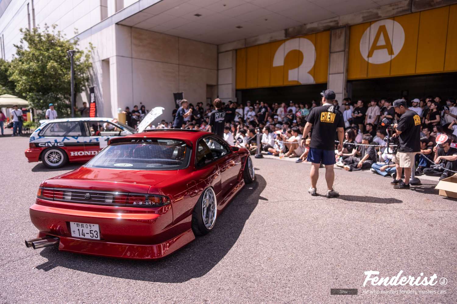 Custom car battle BURN held at FENDERIST