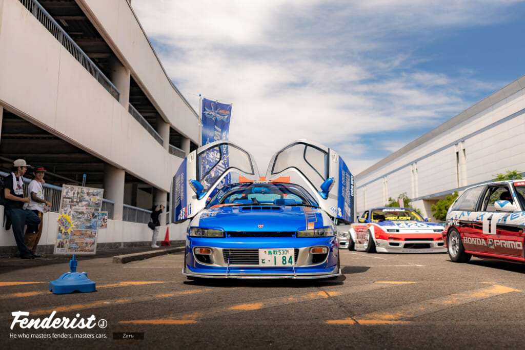 Custom car battle BURN held at FENDERIST