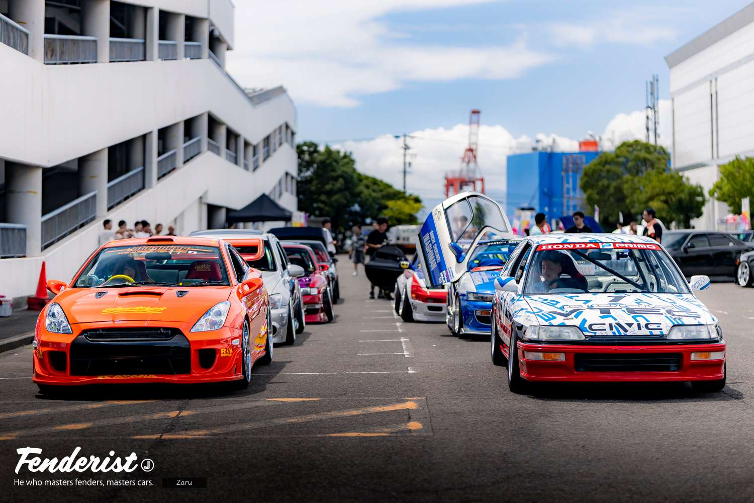 Custom car battle BURN held at FENDERIST
