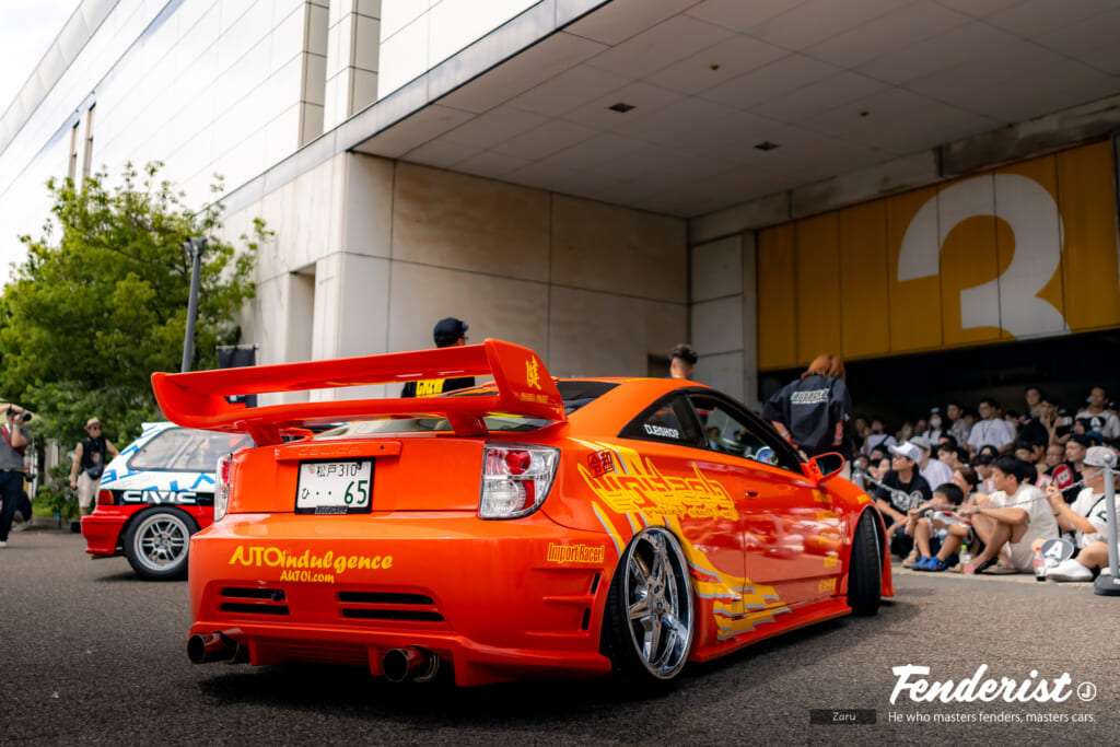 Custom car battle BURN held at FENDERIST