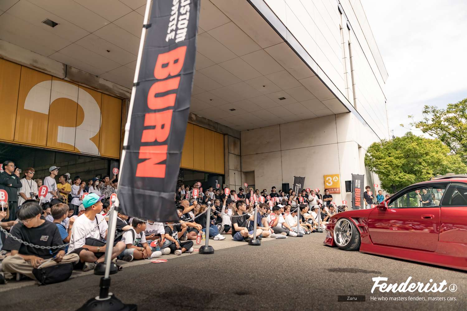 Custom car battle BURN held at FENDERIST