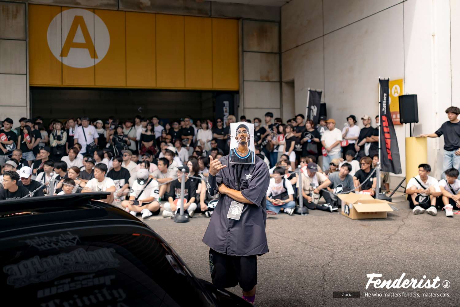 Custom car battle BURN held at FENDERIST