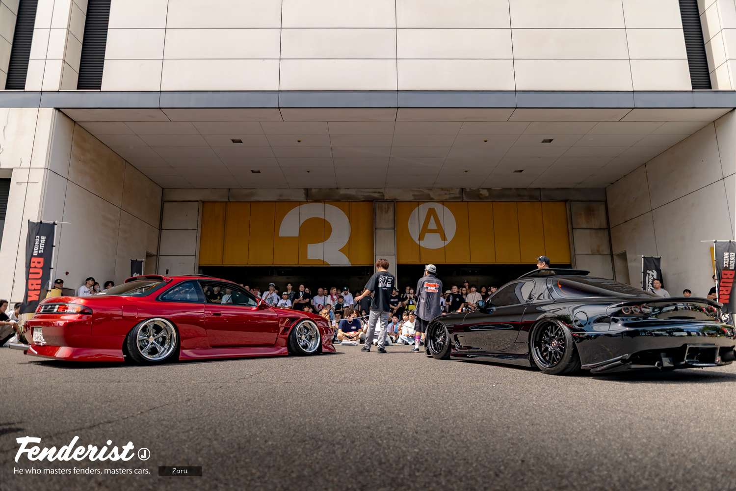 Custom car battle BURN held at FENDERIST