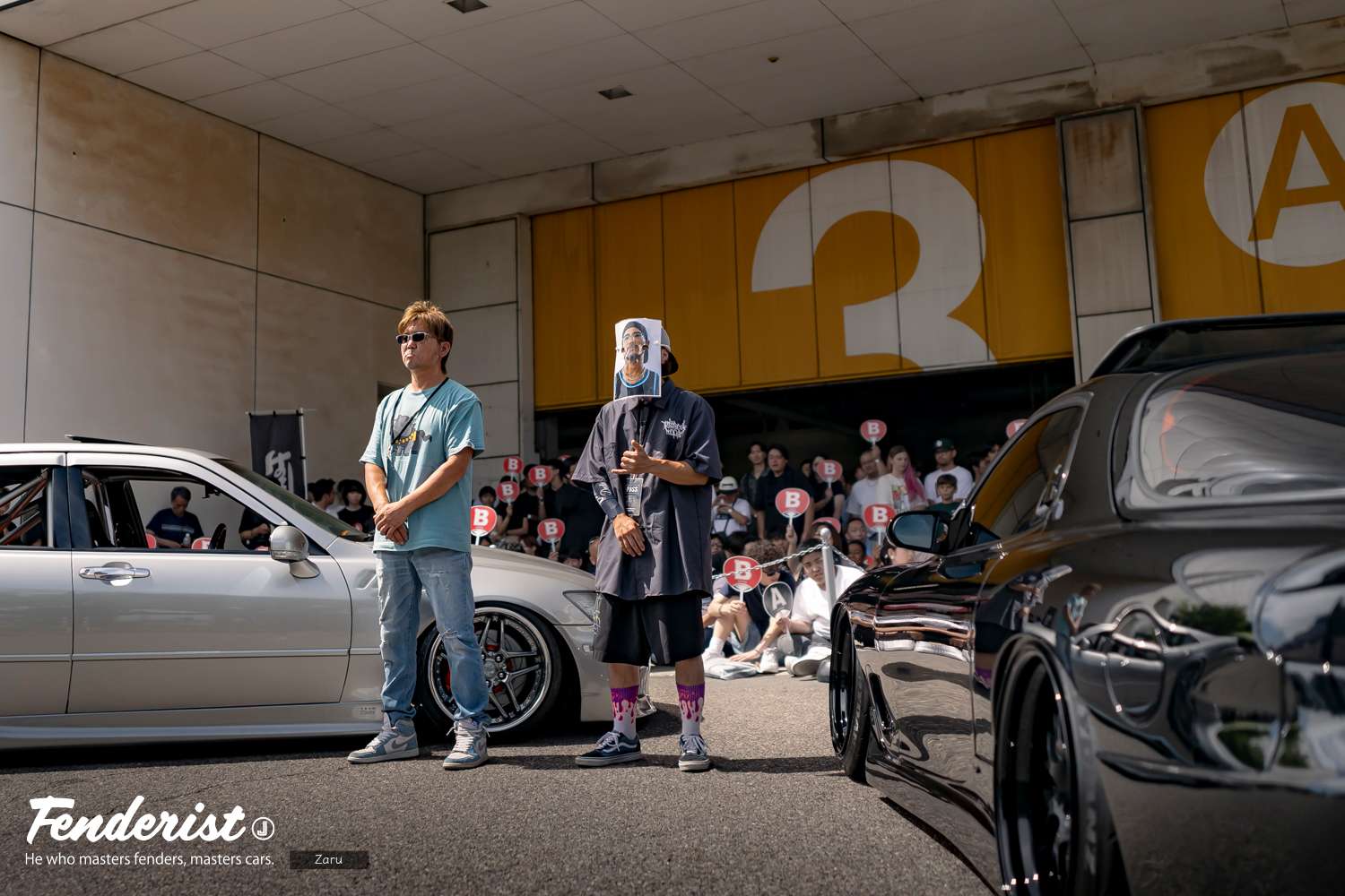 Custom car battle BURN held at FENDERIST