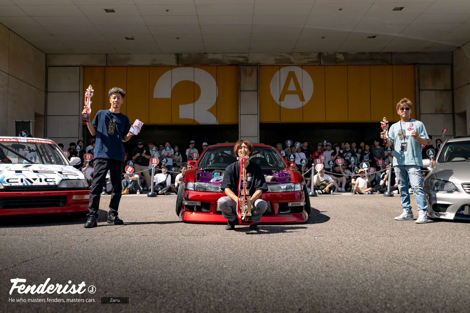 Custom car battle BURN held at FENDERIST